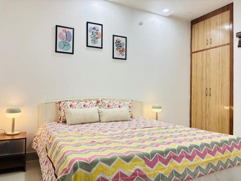 Bedroom, flat iron, wardrobe, air conditioner