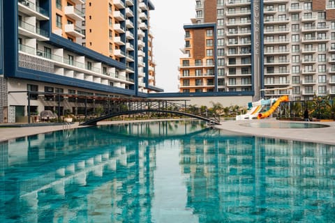Property building, Day, Swimming pool