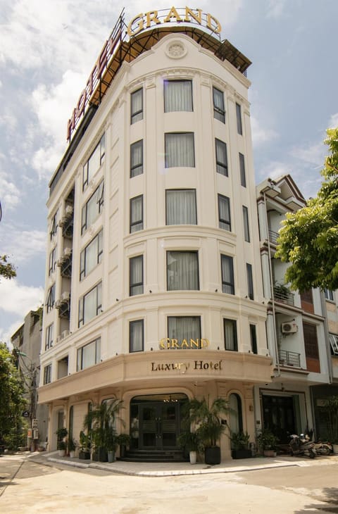 Property building, City view, Location