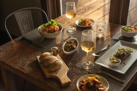 Restaurant/places to eat, Food and drinks, Food, Dinner, Drinks