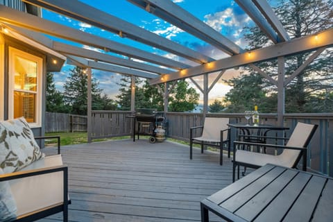 Modern 6BR Home in Briargate - Pet Friendly House in Black Forest