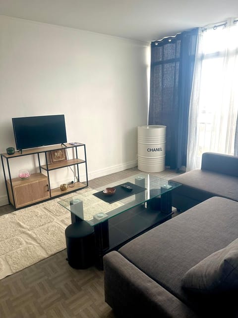Apartament spațios și luminos Apartment in Île-de-France