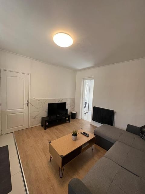 2 bedroom Apartment very close to Paris Apartment in Drancy