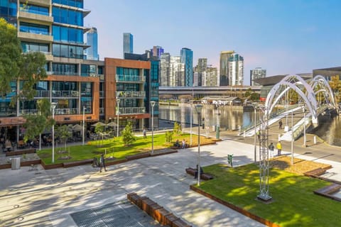Property building, Nearby landmark, Spring, Day, Natural landscape, Garden, City view, Garden view, Location
