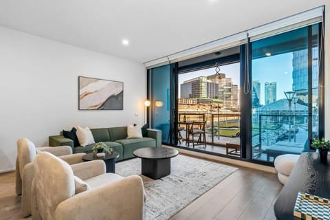 View (from property/room), Balcony/Terrace, Living room, Seating area, City view