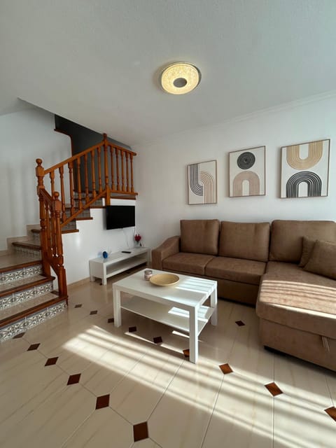 Communal lounge/ TV room, TV and multimedia, Living room