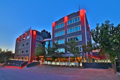 Facade/entrance, Garden, Street view
