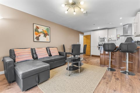 TV and multimedia, Kitchen or kitchenette, Living room, Seating area, minibar