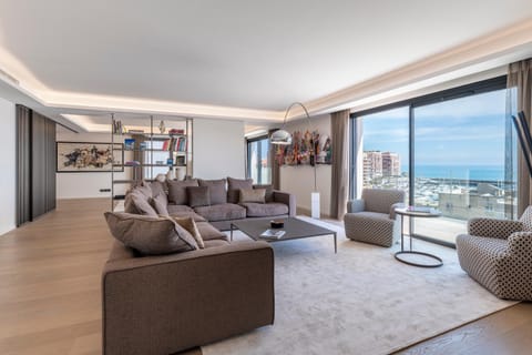 Natural landscape, TV and multimedia, Living room, Seating area