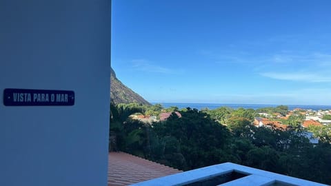 Refúgio com vista mar e verde House in Niterói
