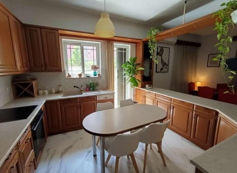 Athenas Residence 3-Bedroom Apartment in Alimos Apartment in Alimos