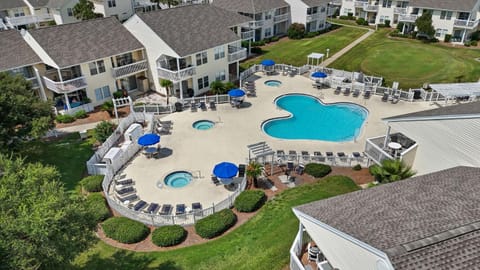 Property building, Day, Bird's eye view, Summer, Garden, Hot Tub, Autumn, Swimming pool, sunbed