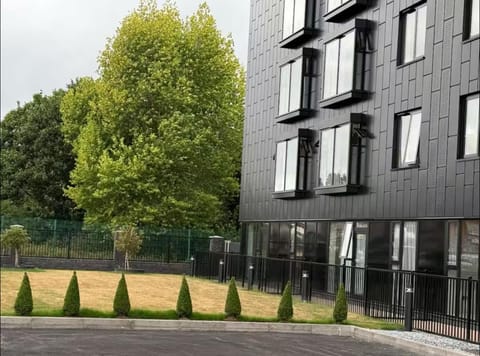 Modern & Spacious 1 Bed Apartment in Birmingham Apartment in Metropolitan Borough of Solihull