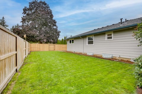 Willamette Valley Family Home with Fenced Yard House in Albany