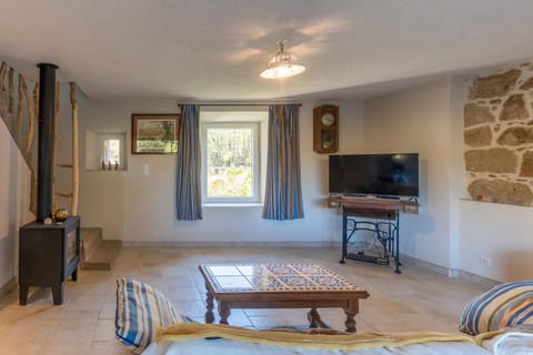 L'Ancienne Estable Apartment in Berrias-et-Casteljau