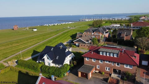 Property building, Nearby landmark, Neighbourhood, Natural landscape, Sea view