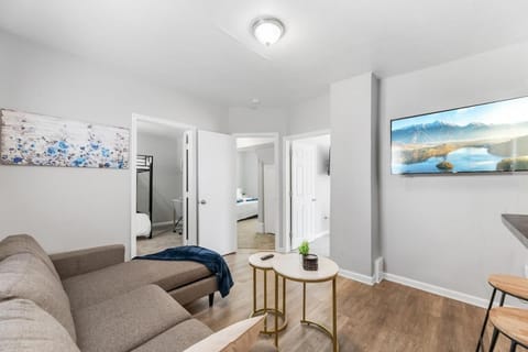 Little Italy Family Suite 4 TVs Bunk Beds Apartment in Cleveland Heights