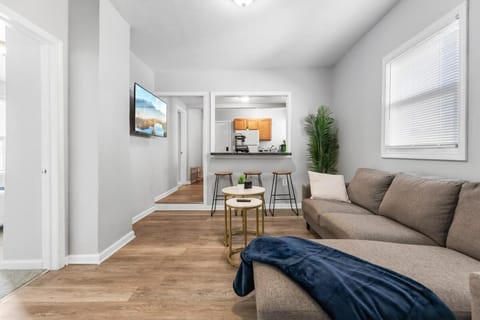 Little Italy Family Suite 4 TVs Bunk Beds Apartment in Cleveland Heights