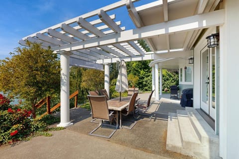 Patio and On-Site Fishing! Plummer Lake Escape House in Washington