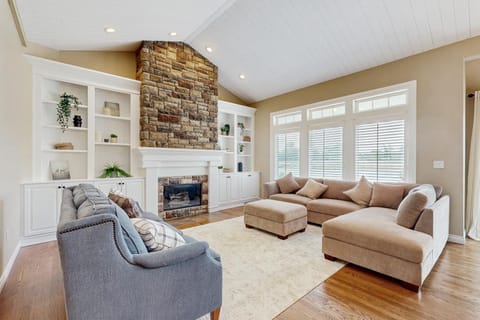 Patio and On-Site Fishing! Plummer Lake Escape House in Washington