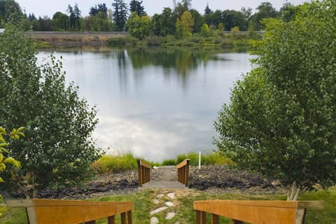 Patio and On-Site Fishing! Plummer Lake Escape House in Washington