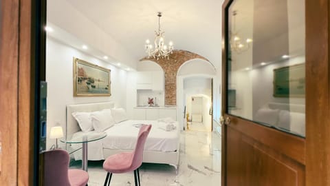 Photo of the whole room, Seating area, Bedroom