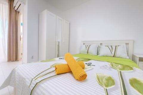 Bed, Photo of the whole room, Bedroom, towels, wardrobe