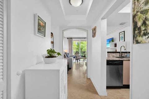 Bayshore Charm-Free Parking Apartment in Coconut Grove