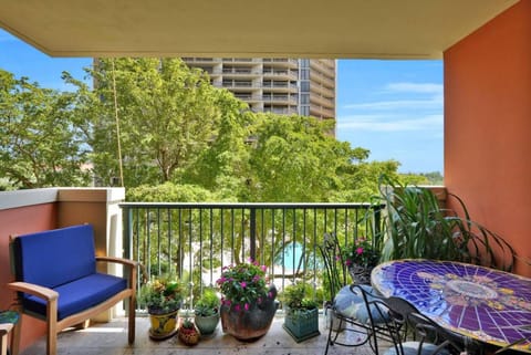 Bayshore Charm-Free Parking Apartment in Coconut Grove