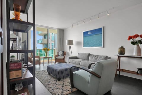 Coastal Elegance and Luxury by the Water Apartment in Coconut Grove