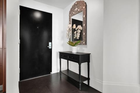 Coastal Elegance and Luxury by the Water Apartment in Coconut Grove