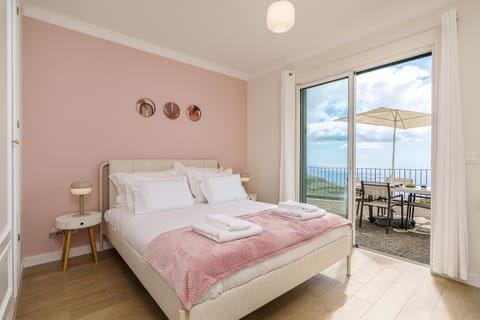 Patio, Bed, Natural landscape, View (from property/room), Balcony/Terrace, Photo of the whole room, Bedroom, Sea view, towels