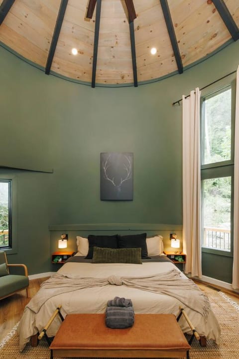 NEW Unique Stay w King Beds and Private Hot Tub House in Kentucky