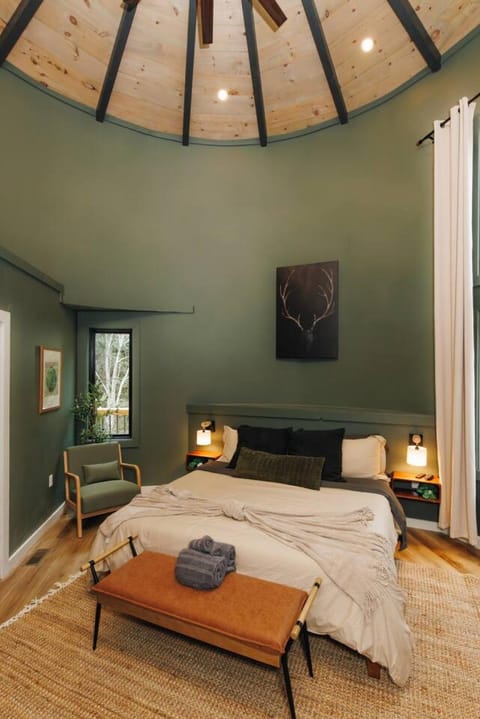 NEW Unique Stay w King Beds and Private Hot Tub House in Kentucky