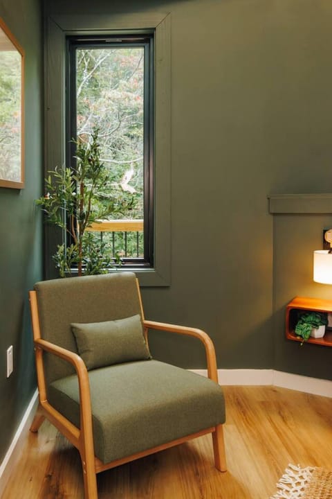 NEW Unique Stay w King Beds and Private Hot Tub House in Kentucky