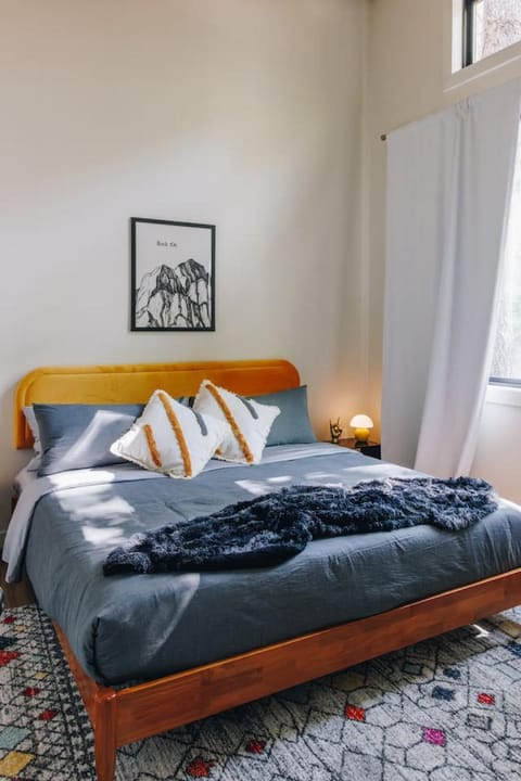 8 Min to Zip Lines Unique Stay King Bed House in Kentucky