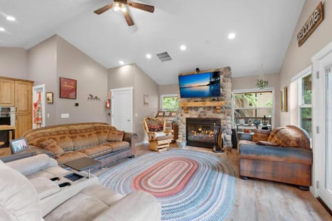 Silver Fork Chalet includes Hot Tub and 18 Beds House in Wasatch County