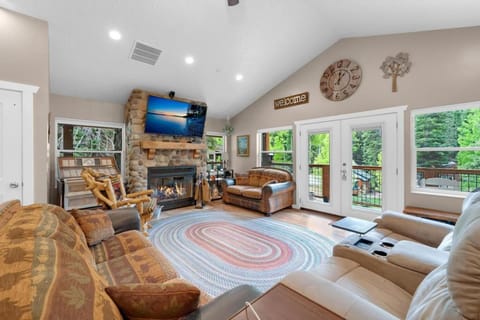 Silver Fork Chalet includes Hot Tub and 18 Beds House in Wasatch County