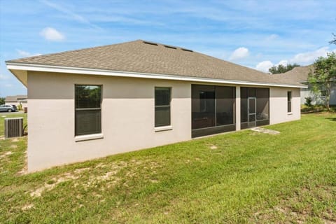 Family-Friendly 3BR Getaway Hot Tub Game Room Fun House in Lake Wales