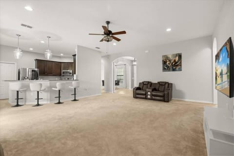 Family-Friendly 3BR Getaway Hot Tub Game Room Fun House in Lake Wales