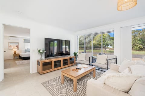 Communal lounge/ TV room, TV and multimedia, Seating area