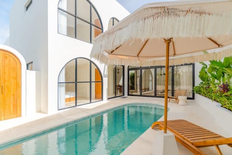 Swimming pool, sunbed