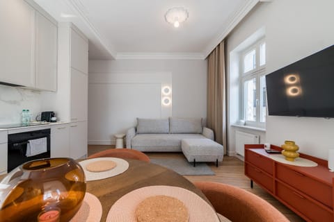 TV and multimedia, Kitchen or kitchenette, Living room, Seating area