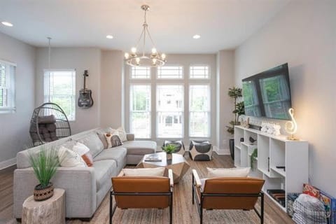 NASH(L) - Howdy House - 711C 26th Ave N #6 Apartment in Nashville