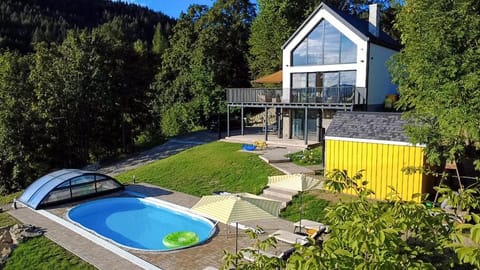 Property building, Garden, Swimming pool