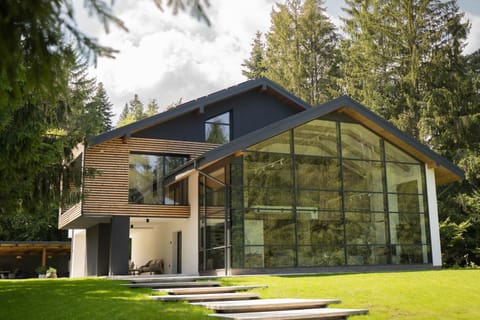 Property building, Day, Natural landscape, Garden, Garden view