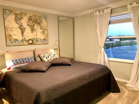 NEW Home 3 Bedrooms Water View Disney Universal House in Kissimmee