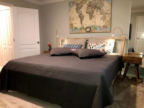 NEW Home 3 Bedrooms Water View Disney Universal House in Kissimmee