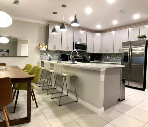 NEW Home 3 Bedrooms Water View Disney Universal House in Kissimmee