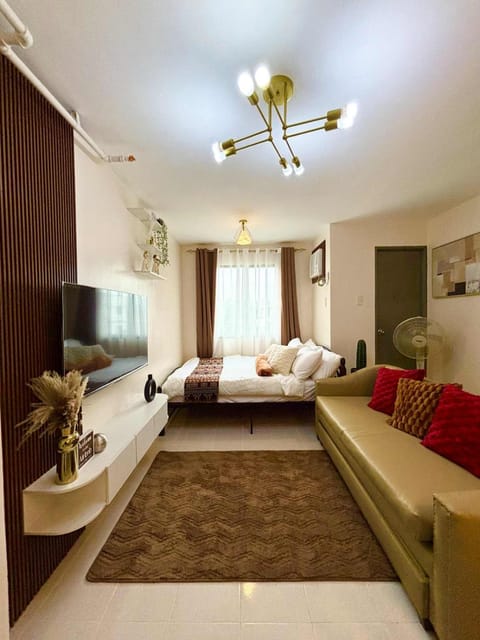 Bed, Living room